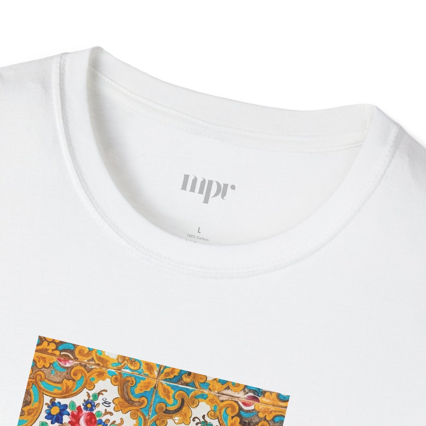 آن منی کجا روی – Persian Tile Work Unisex T-Shirt